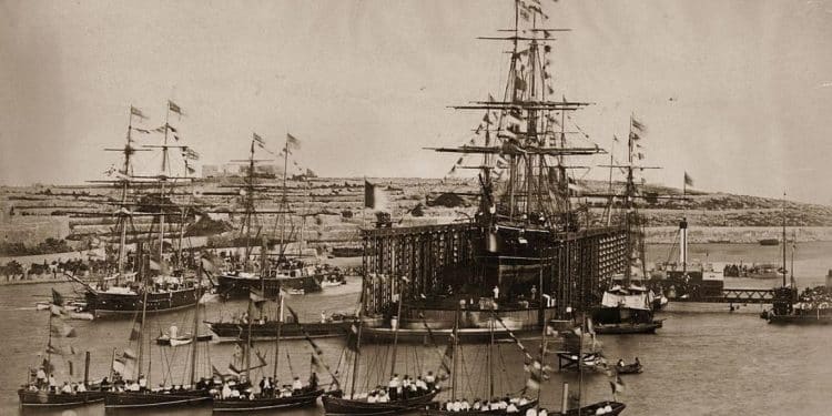 كم كان عدد الألغام في قناة السويس بعد حرب 73؟ أرقام الرئيس السادات "تهدف للإثارة"