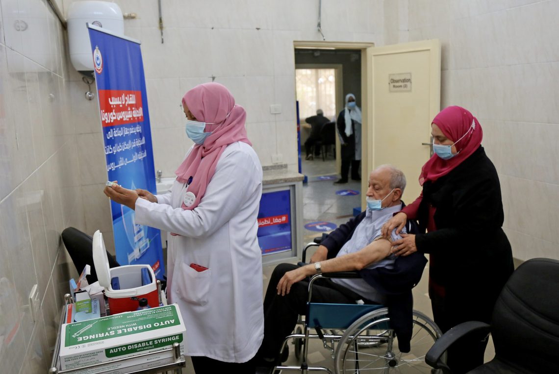 التطعيم بلقاح كورونا في مصر