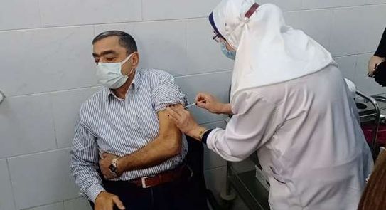 متلقي لقاح كورونا في مصر