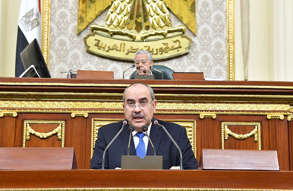 صورة أرشيفية - الطيار محمد منار عنبة، وزير الطيران المدني يقول إن الأقصر تملك ثلث آثار العالم