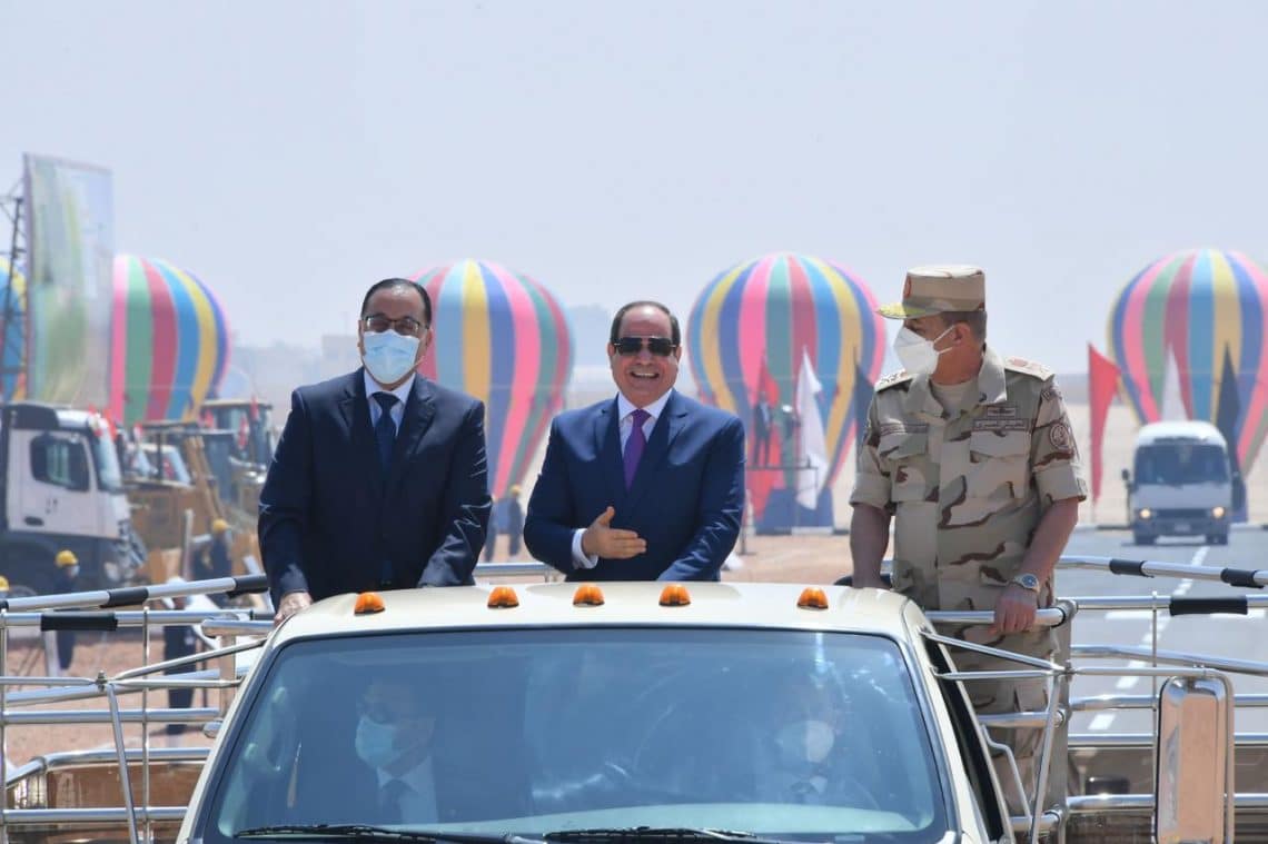 الرئيس عبدالفتاح السيسي خلال تفقدة مشروع الدلتا الجديدة