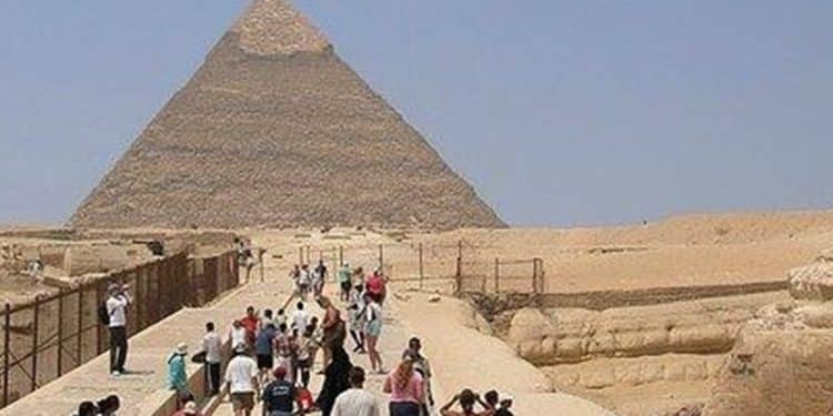 تصريحات الرئيس مُرسي عن عدد السائحين الروس "غير دقيقة".. تعرف