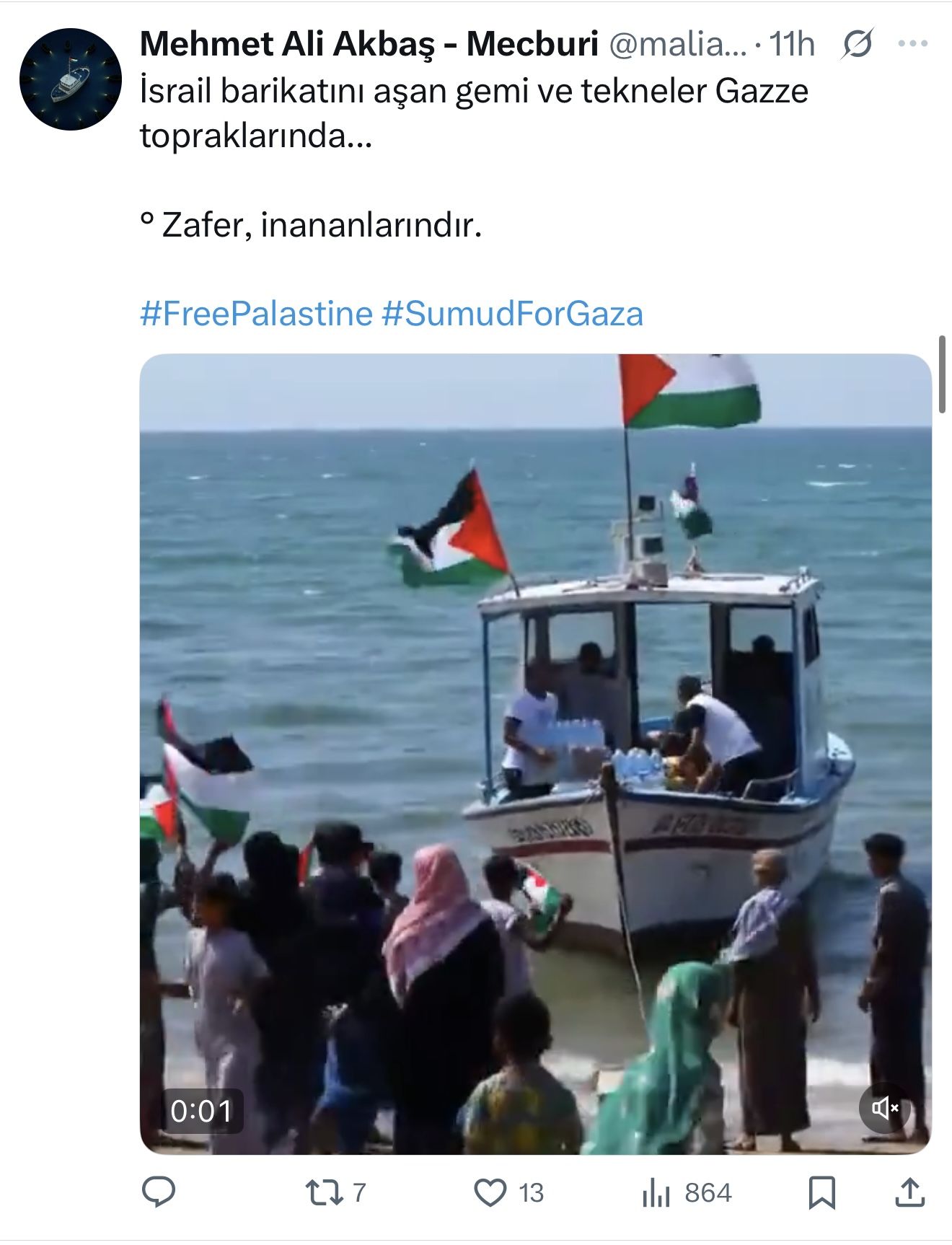 الفيديو الأول لوصول قارب من أسطول الصمود إلى غزة 