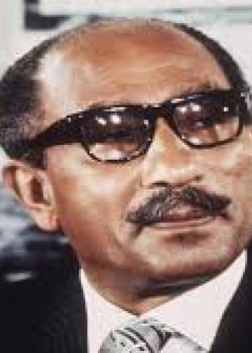 الرئيس السادات يُطلق تصريحًا "مُضللًا" عن إنشاء مصنع "الألومنيوم"