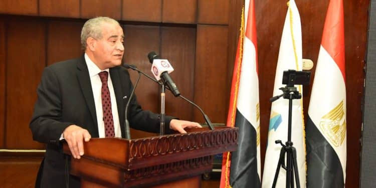 هل كان مخزون القمح يكفي لـ18 يومًا فقط في 2017 كما يقول وزير التموين؟