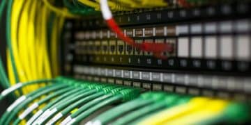 هل يمُر بمصر 13 كابلًا بحريًا دوليًا فقط كما يقول وزير الاتصالات؟