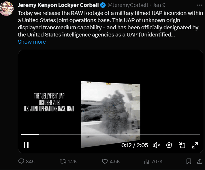 تغريدة جيريمي كوربيل عن الجسم الطائر أو قنديل البحر الطائر