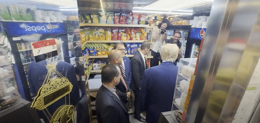 مشهد من داخل متجر صنعاء الذي زاره ترامب