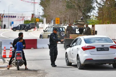 فيديو اعتداء أفراد أمن على فتاة في تونس 