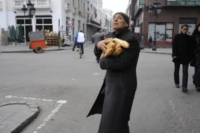 مع تحذيرات من تكرار سيناريو انتفاضة الخبز.. حقيقة رفع سعر الخبز في تونس