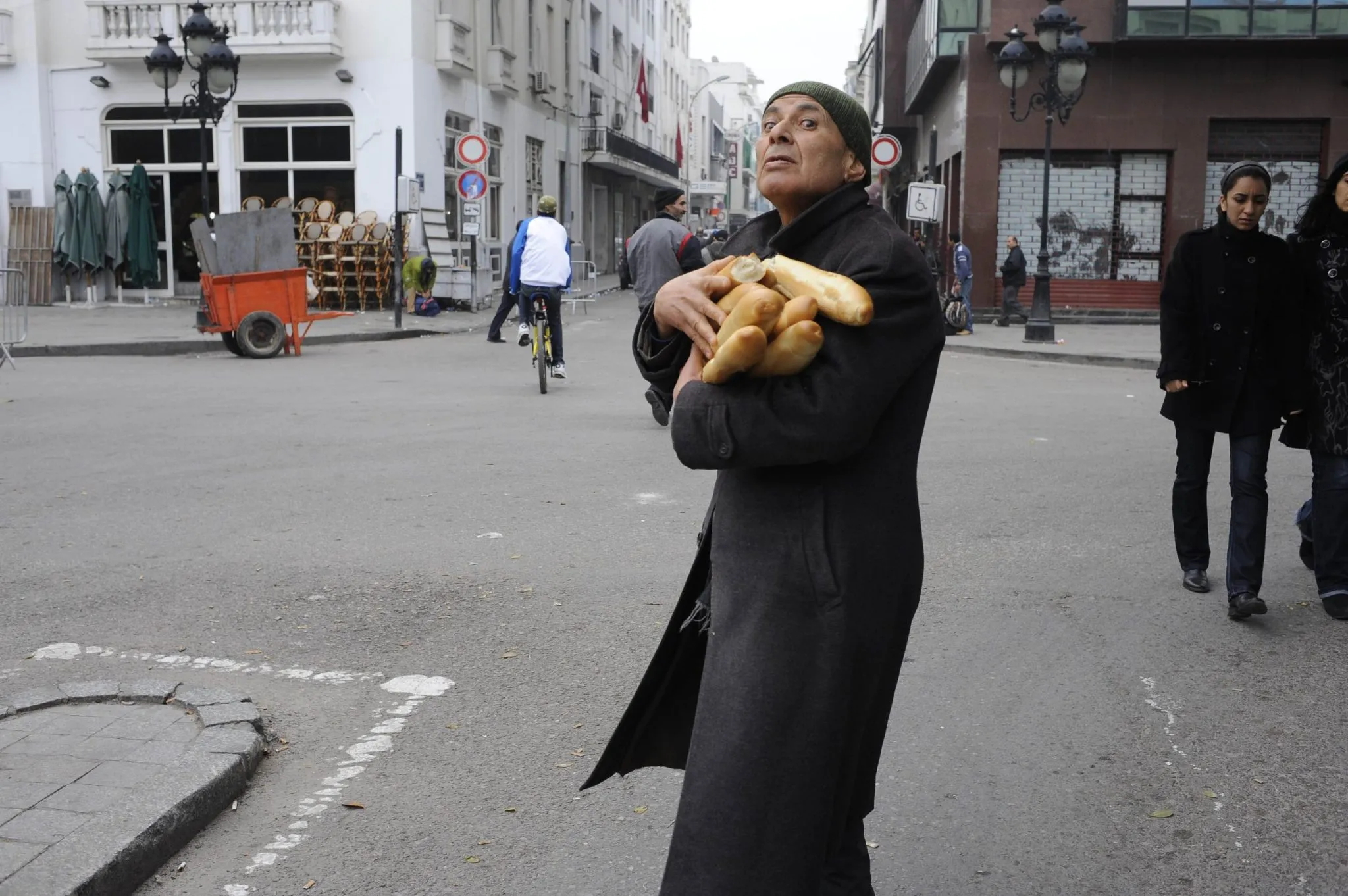 مع تحذيرات من تكرار سيناريو انتفاضة الخبز.. حقيقة رفع سعر الخبز في تونس