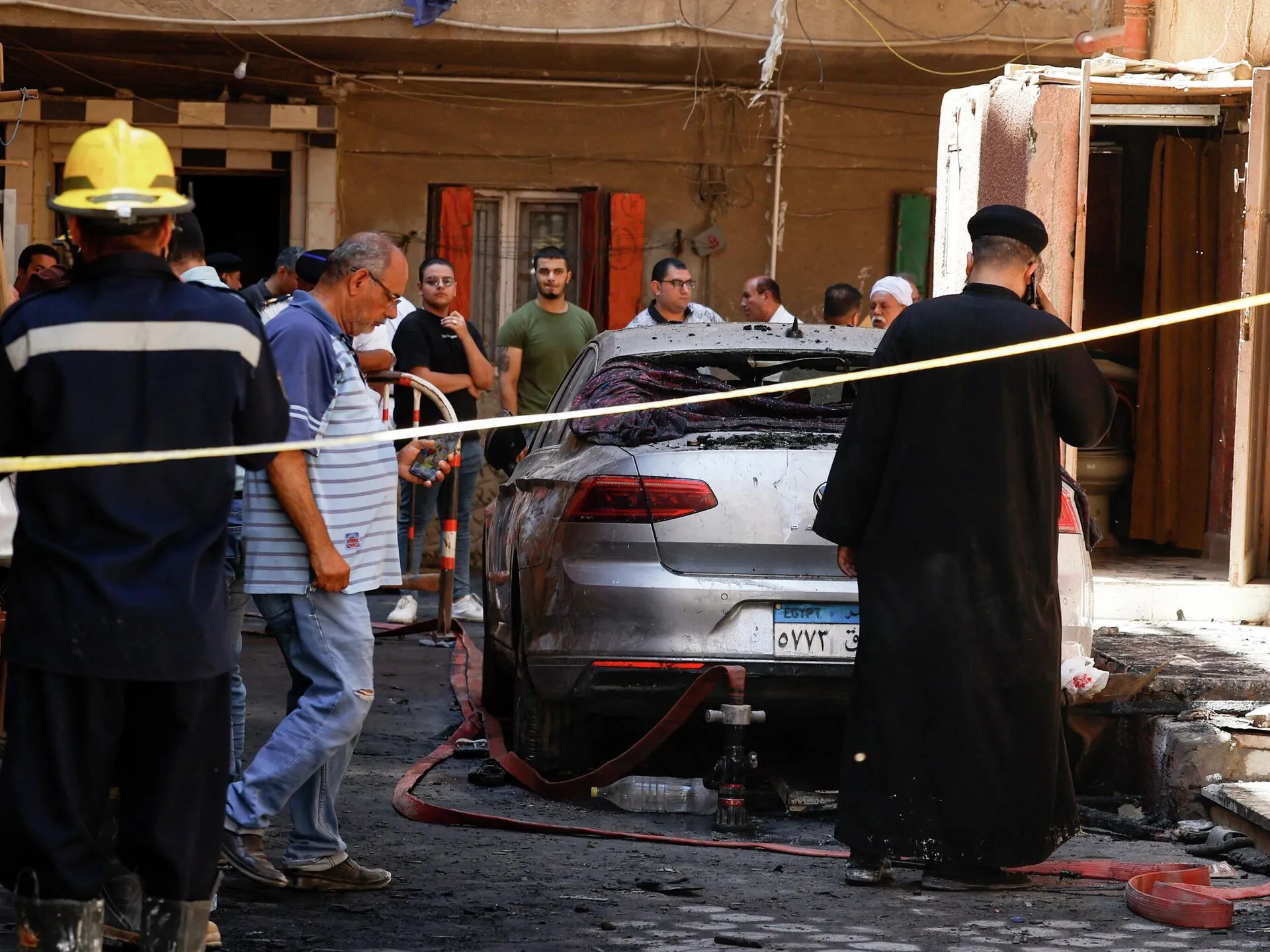 هل حقًا وصلت الإسعاف والدفاع المدني فور نشوب حريق كنيسة 