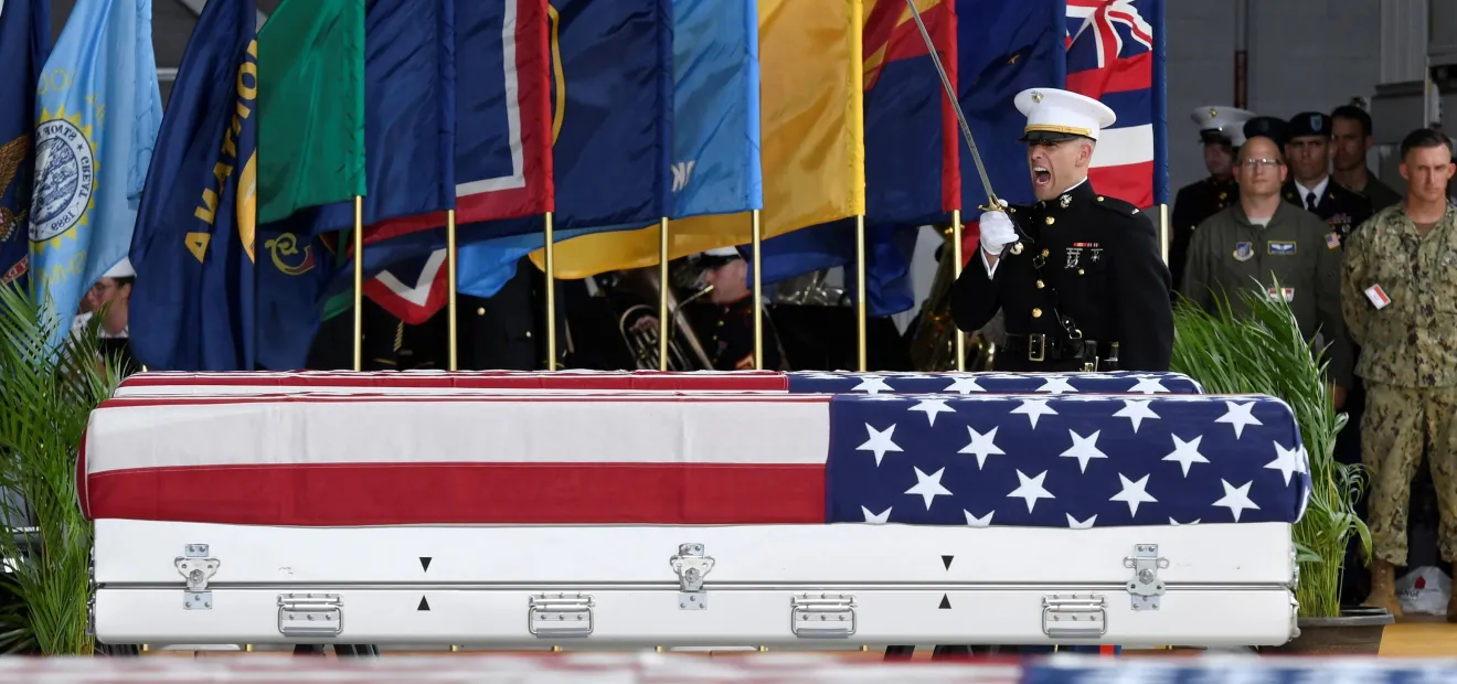 فيديو نعوش الجنود الأمريكيين قتلى الضربات الإيرانية 