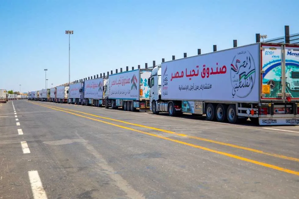 الفيديوهات المتداولة لدخول معدات هندسية مصرية إلى غزة لإعادة الإعمار 