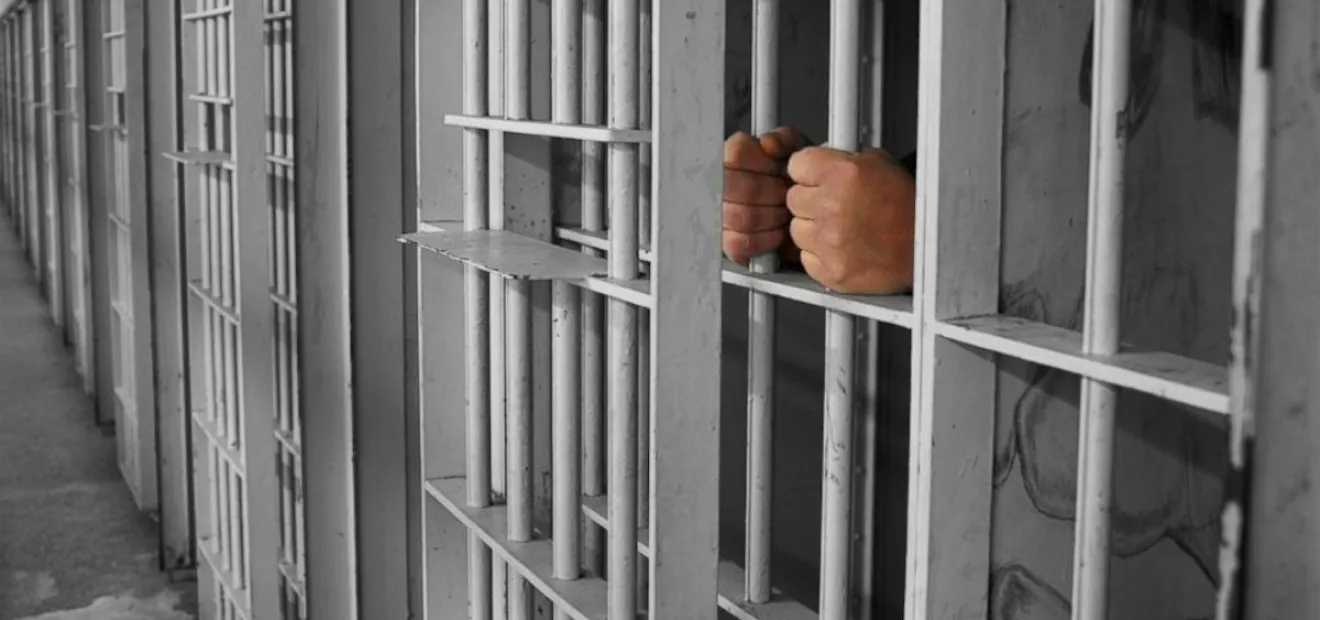 نتحقق من تصريح السيسي بمعاملة المحكوم عليه في مراكز الإصلاح كـ