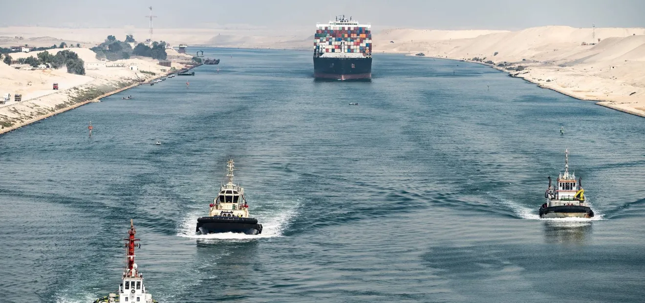 السلطات المصرية لا تناقض نفسها في الإعلان عن إيرادات قناة السويس