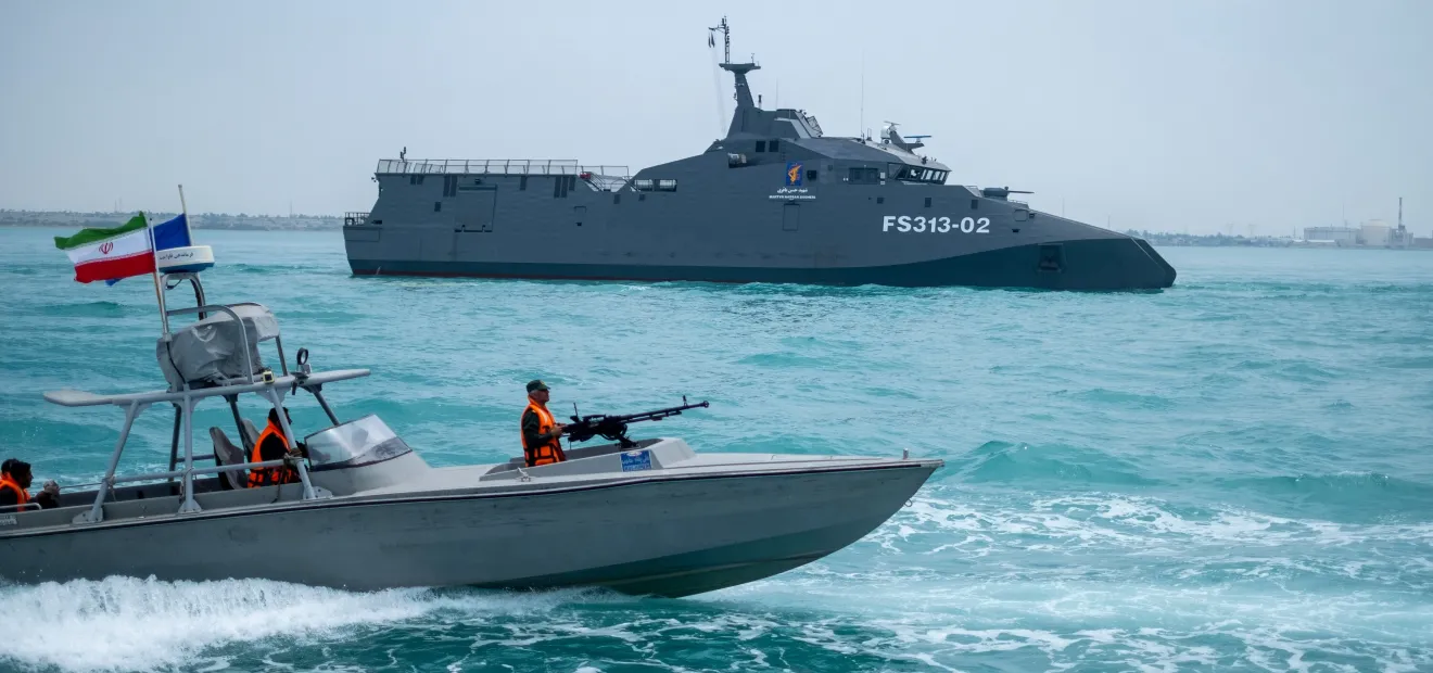 ما حقيقة مهاجمة زورق إيراني لناقلة نفط في ميناء خور الزبير داخل المياه العراقية؟