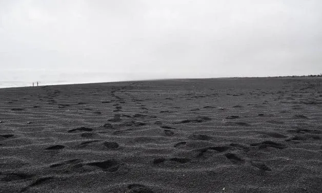 مضلل.. حقيقة تصريحات السيسي بخصوص استغلال الرمال السوداء في مصر