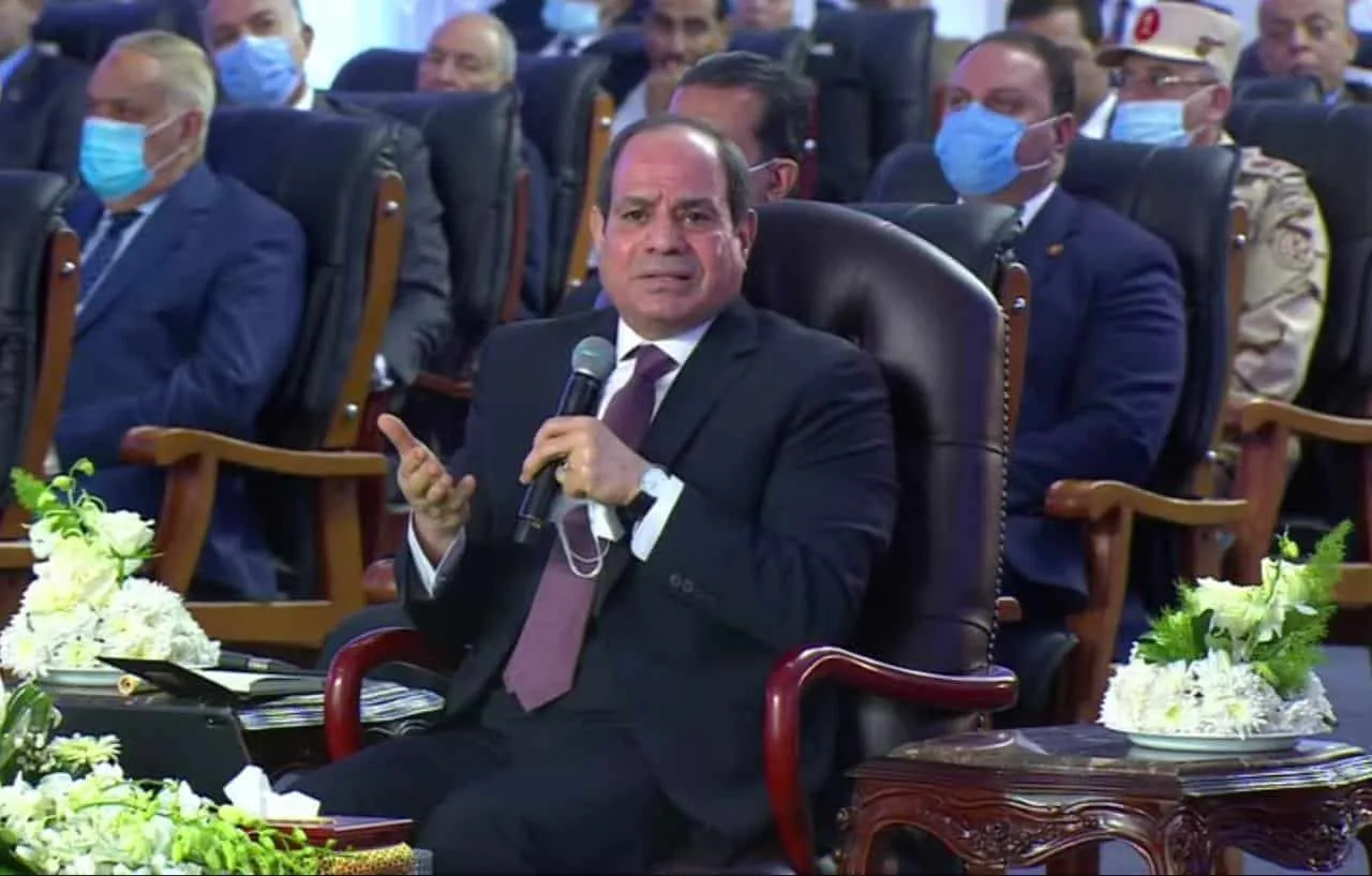 هل يسكُن المصريون على 50 أو 60 كيلو مترًا فقط من مصر كما يقول السيسي؟