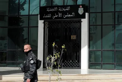 هل حل الرئيس التونسي 