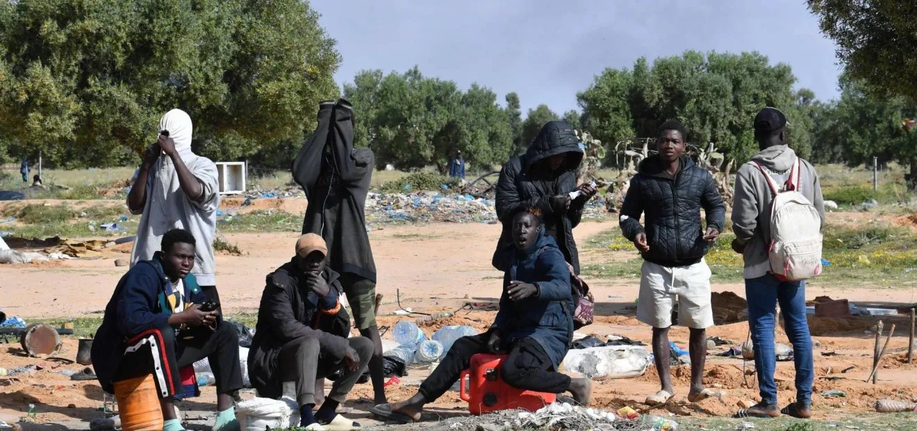 الصورة المتداولة لموائد إفطار المهاجرين في تونس 