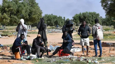 الصورة المتداولة لموائد إفطار المهاجرين في تونس 