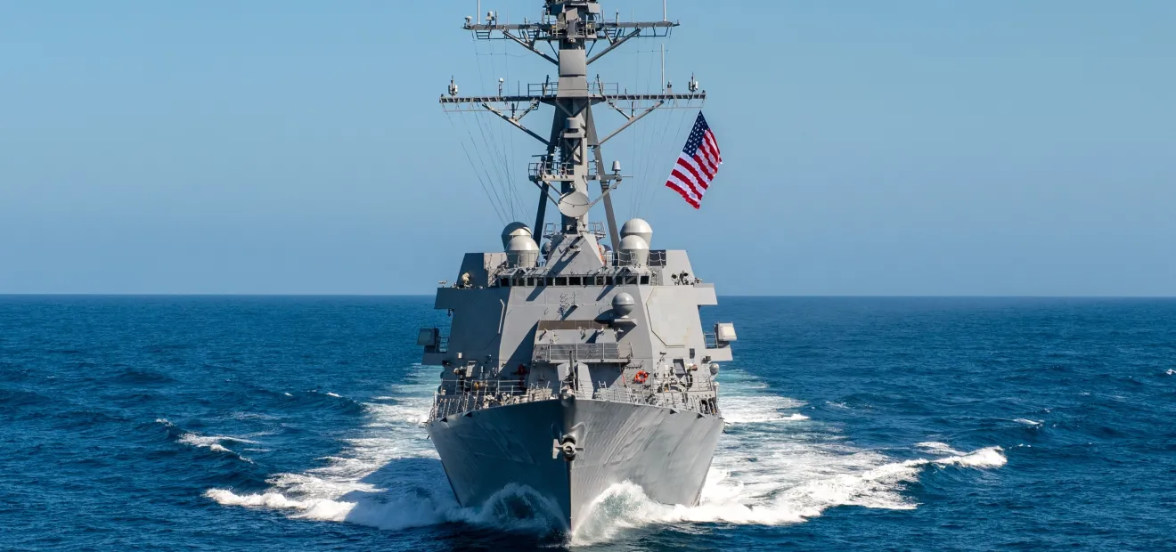 الفيديو المتداول لوجود مدمرات أمريكية على سواحل إيران 