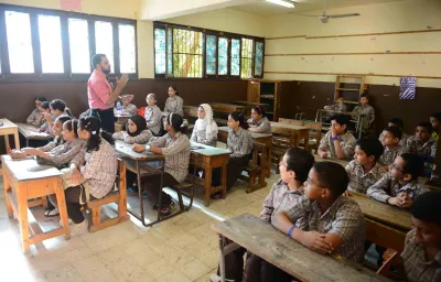مصر.. الادعاء بإيقاف مسؤول بالتعليم لتنمره على طالبة بسبب تناولها لـ