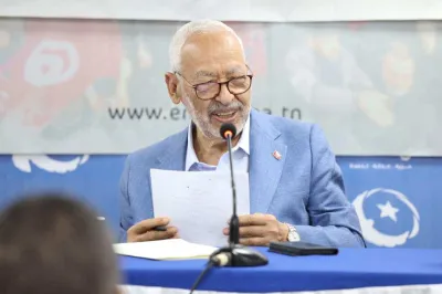 هذا الفيديو لاحتفال تونسيين بتجميد البرلمان وليس باعتقال راشد الغنوشي