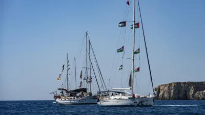 الفيديوهات المتداولة لوصول أسطول الصمود إلى غزة 