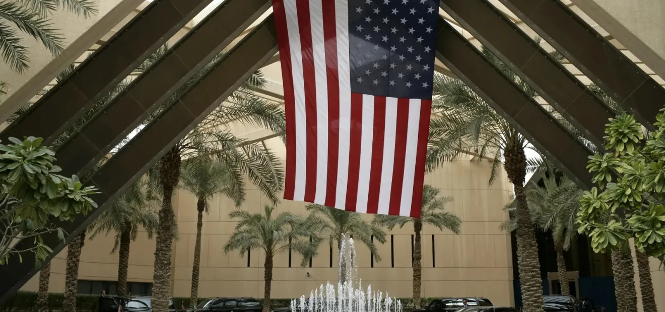 فيديو حريق السفارة الأمريكية بالرياض بمسيرة إيرانية 