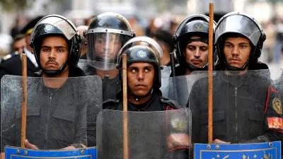 بين 
