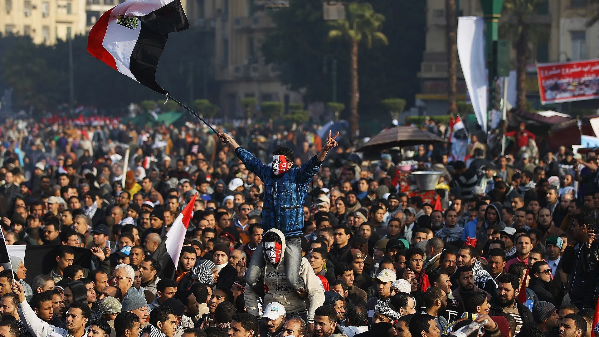بعد ربط السيسي بين سعر الدولار وثورة يناير.. نتتبع مسار 