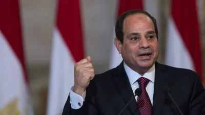 الحد الأدنى للأجور عام 2011 بلغ 700 جنيه وليس 500 كما قال الرئيس السيسي