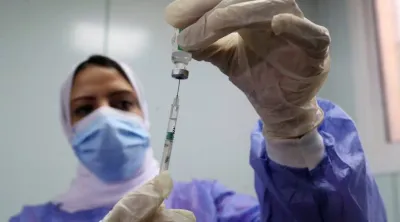 هل يُلقح المصريون بالجرعة الثالثة؟ تضارب مُثير في تصريحات قيادات الصحة