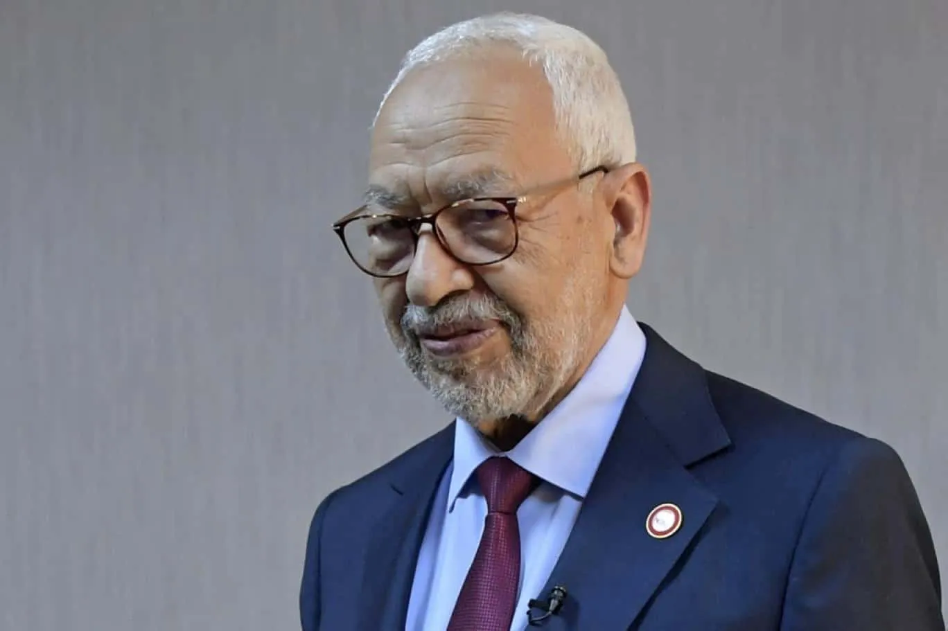 الغنوشي لم يمثل أمام التحقيق.. ما هي حقيقة نقله للمستشفى 