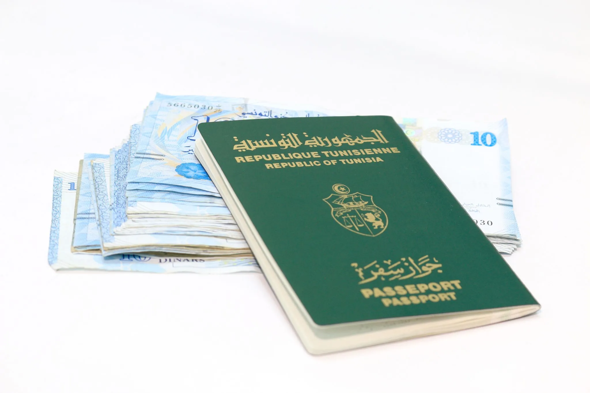 إيطاليا لم تلغِ الفيزا عن التوانسة.. وما يتناقله رواد فيسبوك 