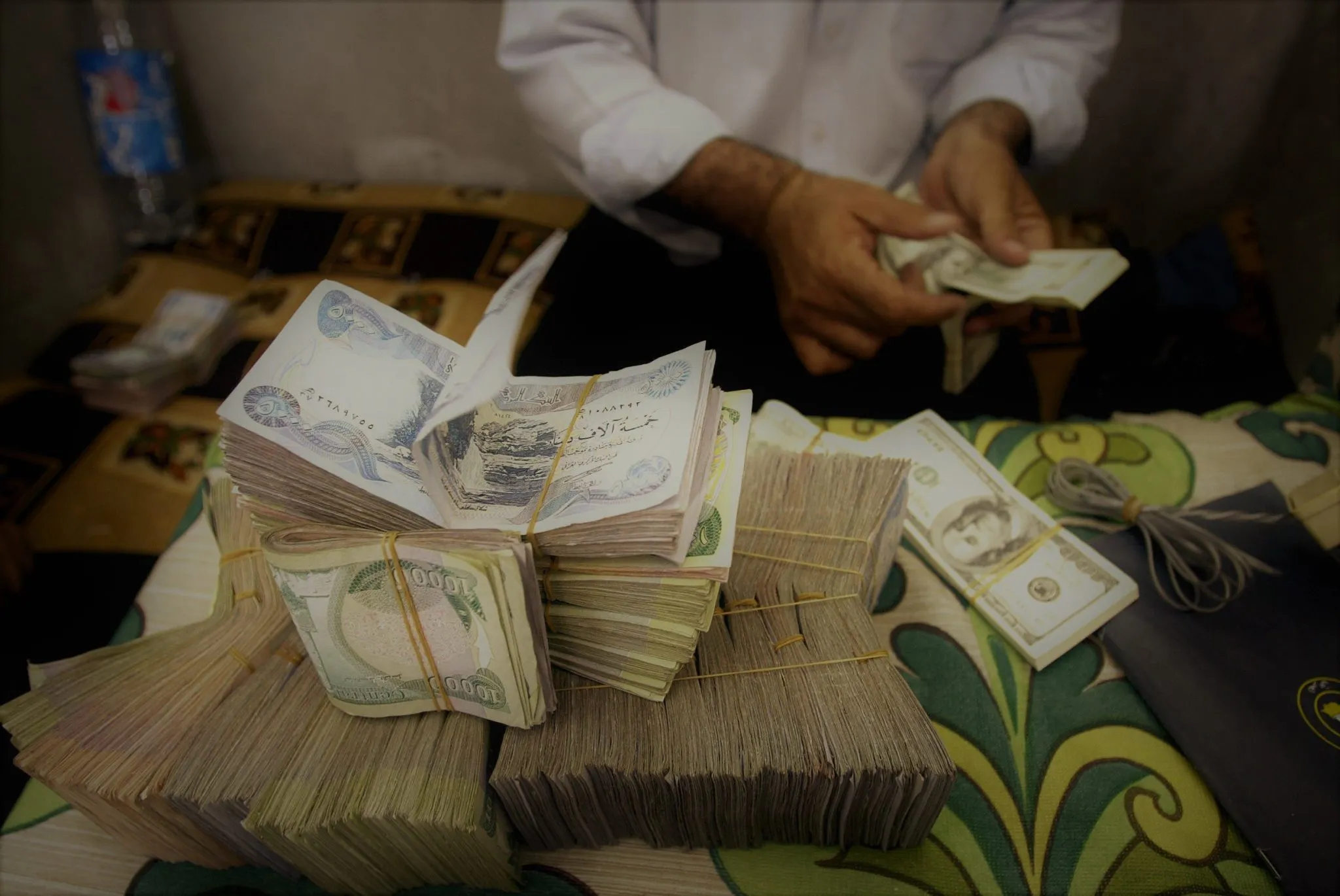 الكتلة النقدية بالعراق ليست 93 تريليون دينارًا والمتاح منها خارج البنوك ليس 80%