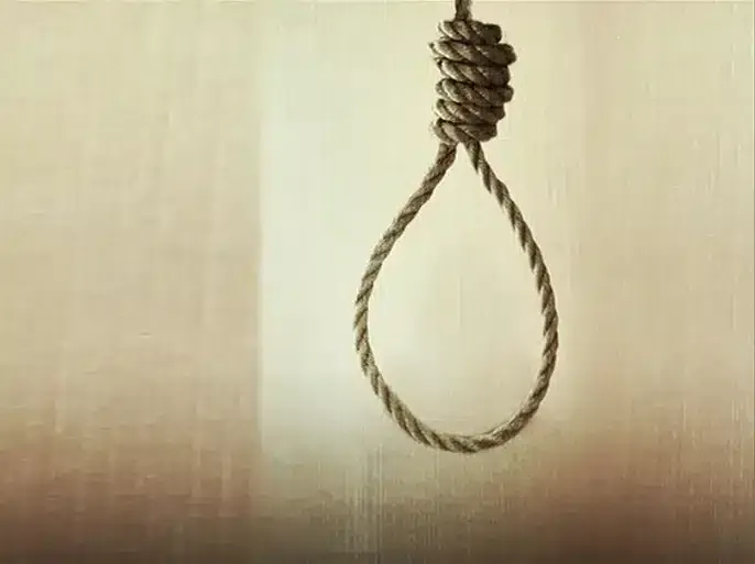 تونس.. فيديو الشاب الذي حاول شنق نفسه في عمود كهربائي 