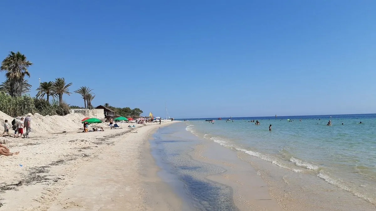 تونس.. فيديو تسرب مياه الصرف الصحي في شواطئ سوسة 