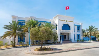 عدد التمثيليات الدبلوماسية التونسية بالخارج ليس بين 56 و60