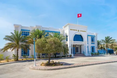 عدد التمثيليات الدبلوماسية التونسية بالخارج ليس بين 56 و60