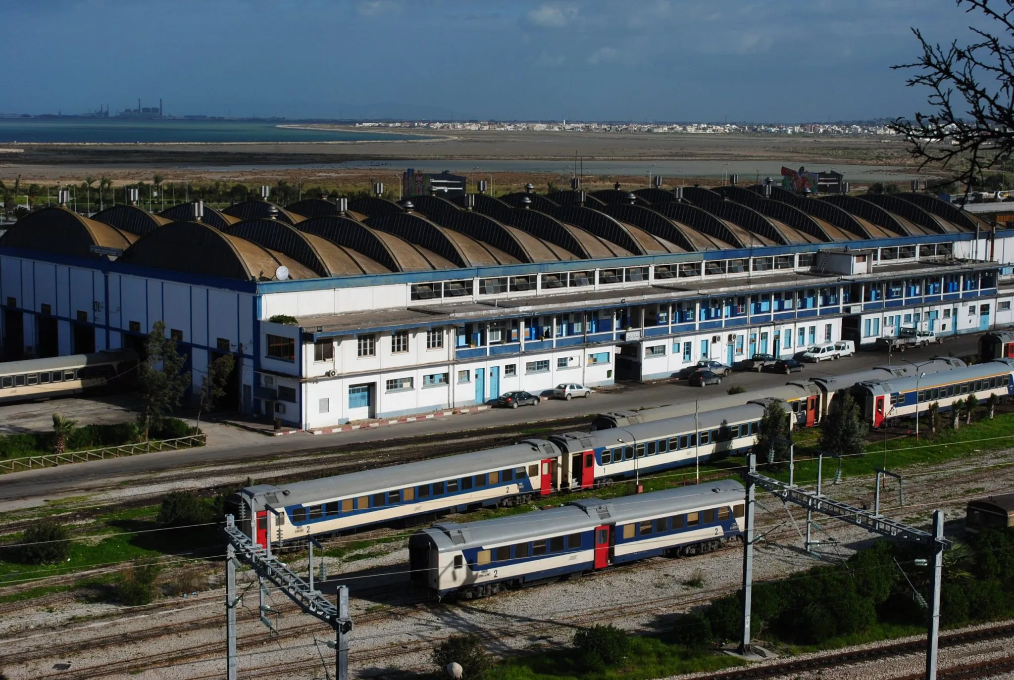 مع تزايد حوادثها.. هل حقّا لم تُجدّد السّكك الحديديّة التونسيّة أسطولها منذ 41 عامًا؟