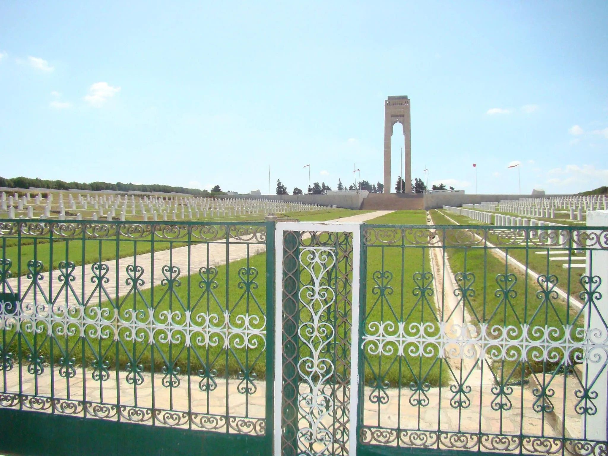 هل دعا رئيس بلدية بنزرت التونسية لمقاطعة احتفالات يوم الجلاء؟