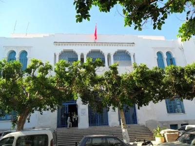 هل تقدم أمريكا منحًا مباشرة للتونسيين بدون تدخل من حكومتهم؟