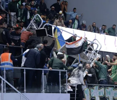 هل توفرت سيارات الإسعاف أثناء انهيار مدرج جماهير مباراة سوبر السلة المصري؟