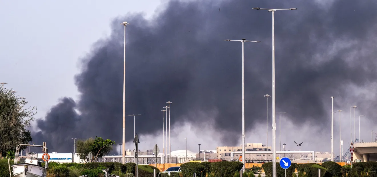 فيديو استهداف محطة نفط إماراتية بمسيرة إيرانية 