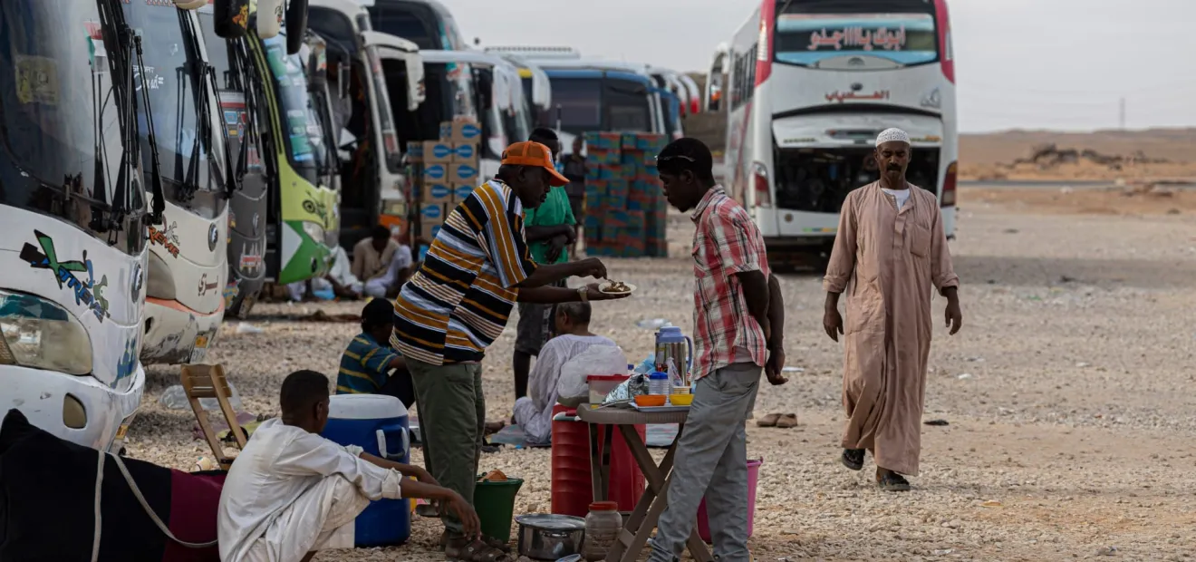 الحكومة المصرية لم تصدر إعلانًا حديثًا عن توفير فرص عمل ودعم للاجئين