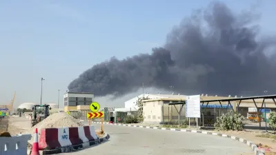 الفيديو المتداول لمسيرة إيرانية تستهدف ميناء جبل علي بالإمارات 