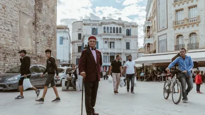 مساحة تونس ليست نصف فرنسا ولا أكبر من ألمانيا.. وسكانها لا يعادلون نصف باريس